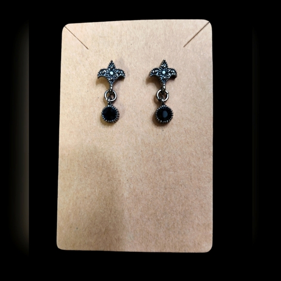 Jet black & Marcasite Earrings - Picture 2 of 3